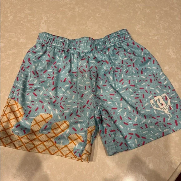 Boys B101 shorts. Youth M. Excellent used condition - Picture 2 of 4